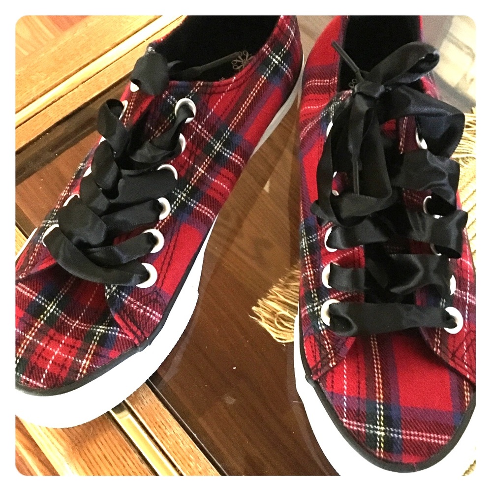 fashion tennis shoes